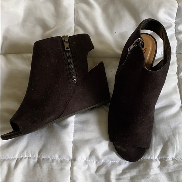 Derek Heart Shoes Black Peep Toe Booties Sz 1 Poshmark